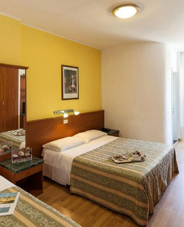 Camera Matrimoniale con Balcone — Hotel Bembo