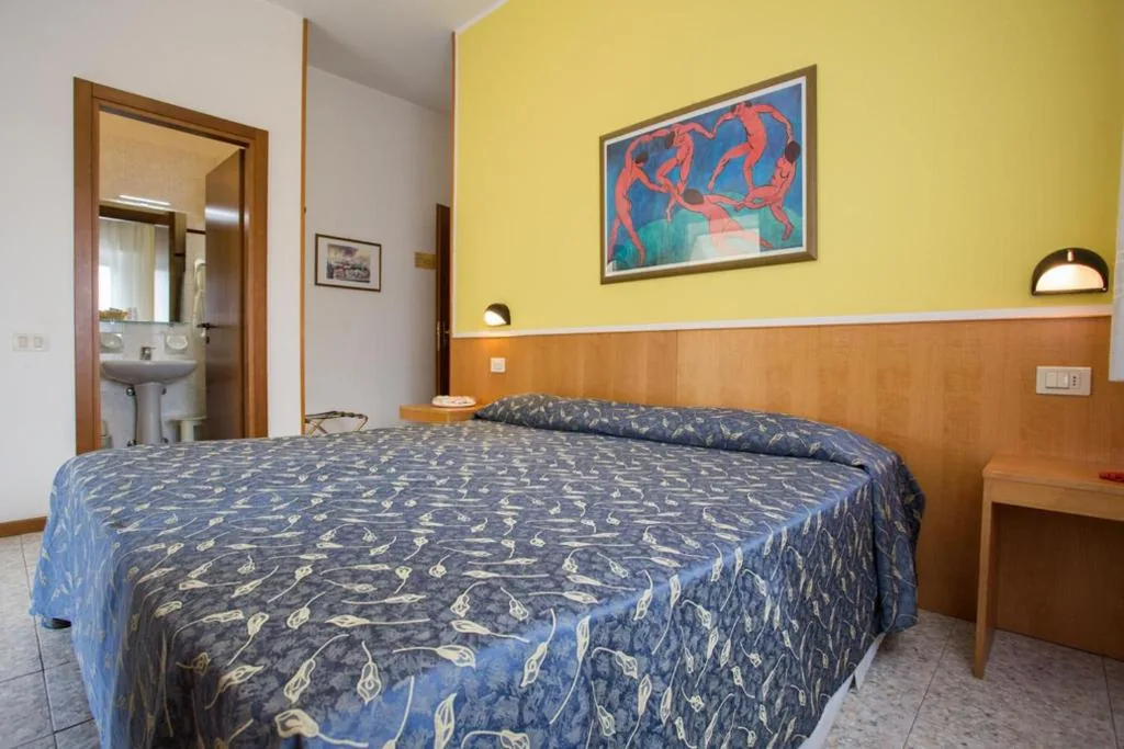 Double Room with Balcony — Hotel Benacus