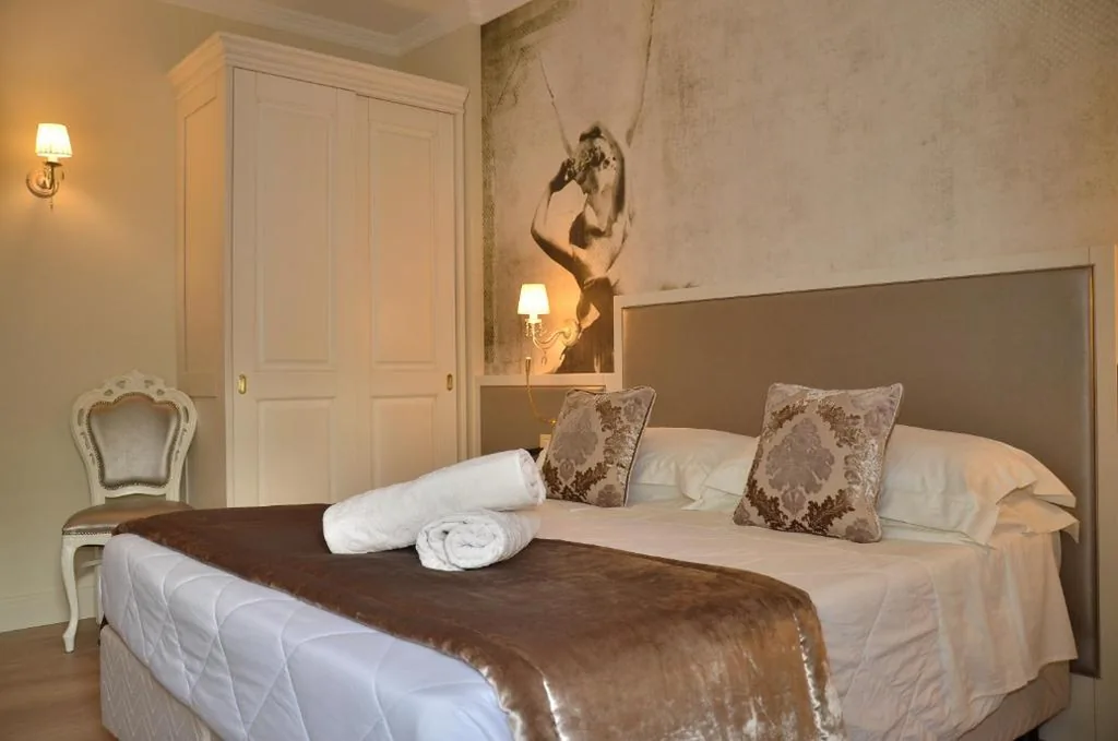 Camera Matrimoniale con Balcone — Hotel Ca’ D’Oro Tre Stelle Superior Adults only