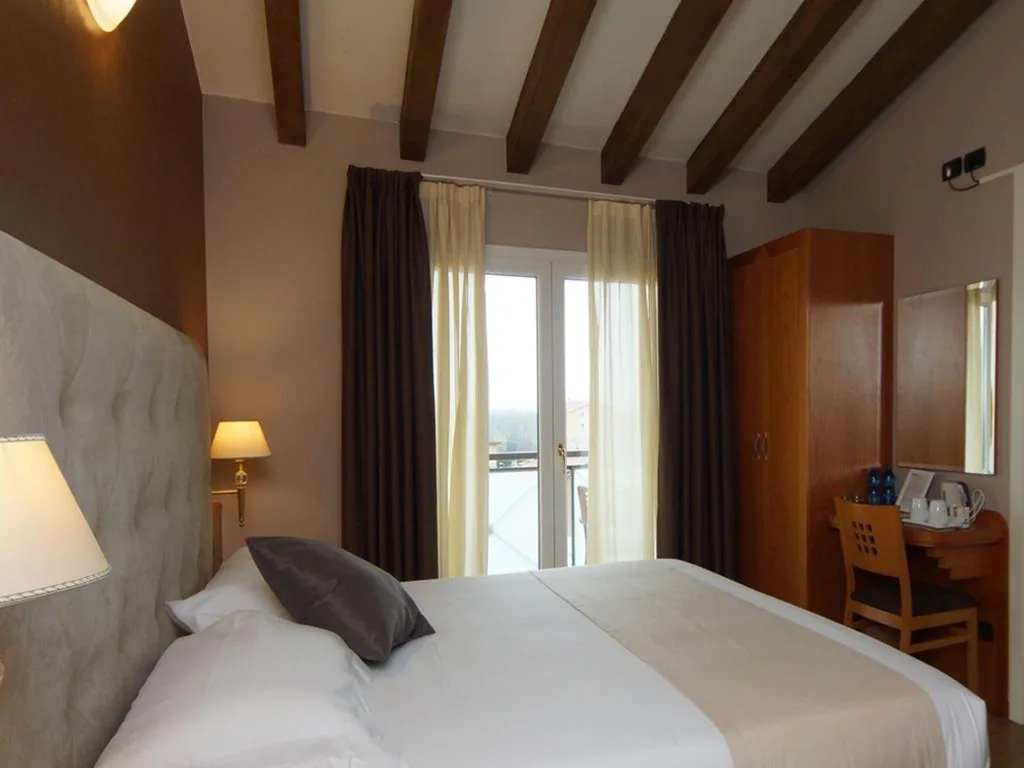Double Room with Balcony — Hotel Clarin 14 by Dori