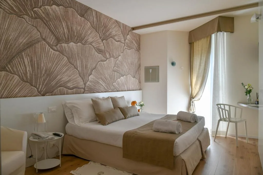 Double Room with Balcony — Hotel Elite