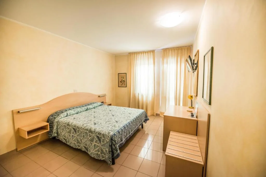 Double Room with Balcony — Hotel Johnson