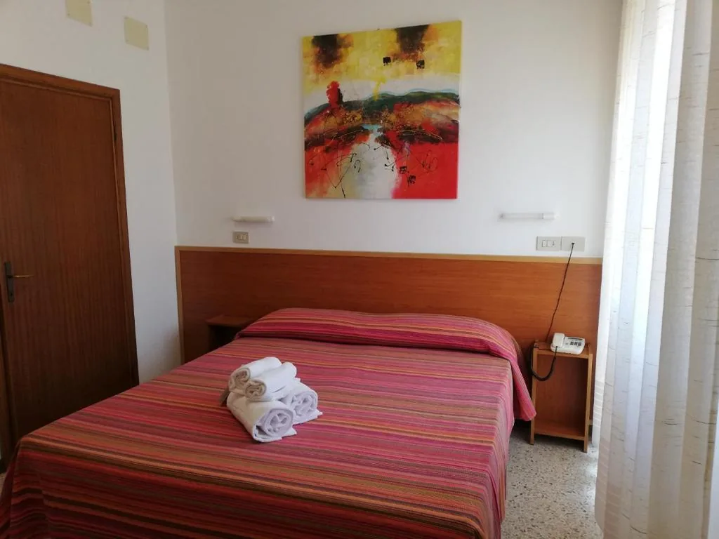Camera Matrimoniale con Balcone — Hotel Laura