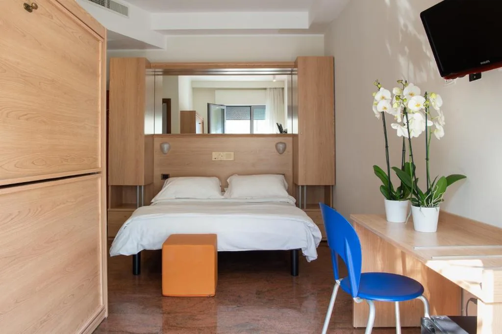 Double Room with Balcony — Hotel Mediterraneo