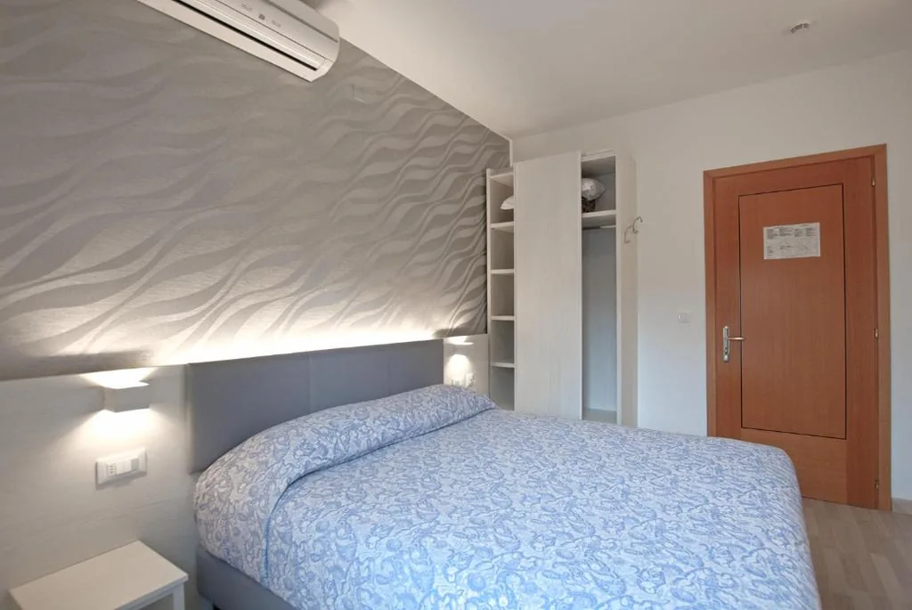 Double Room with Balcony — Hotel Paris