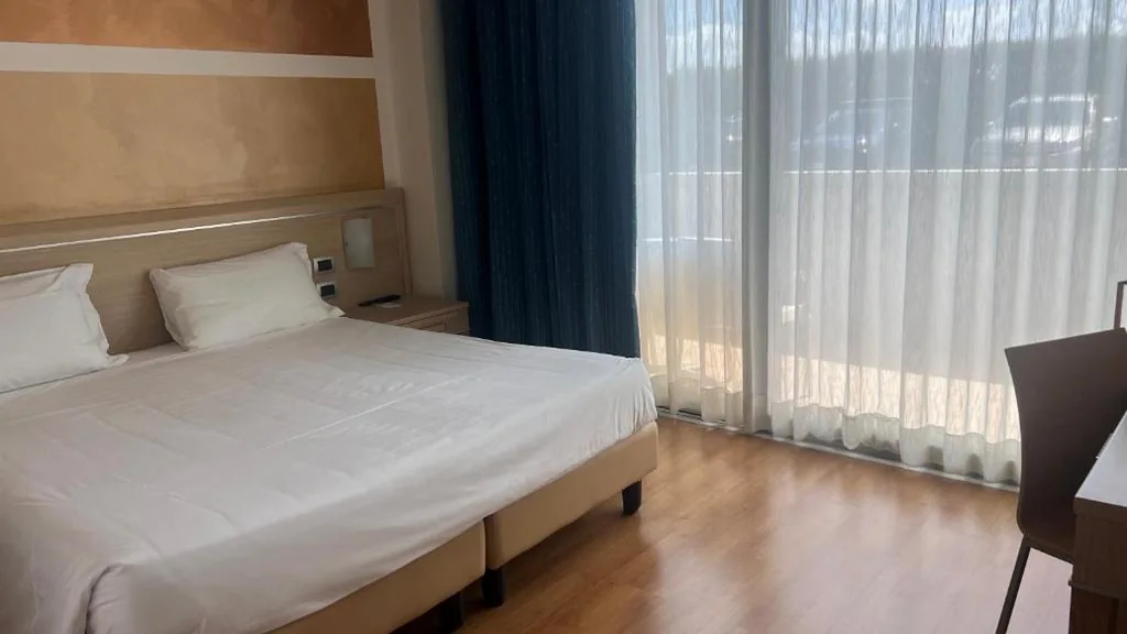 Camera Matrimoniale con Balcone — Hotel Rivus