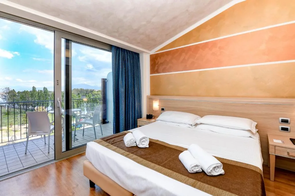 Camera Matrimoniale con Balcone - Lato Fiume — Hotel Rivus