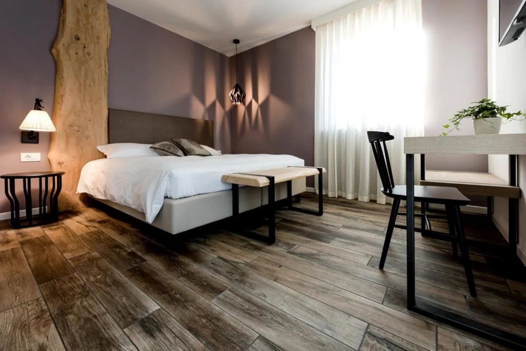 Camera Matrimoniale con Balcone — Locanda la Cross – Adults Only