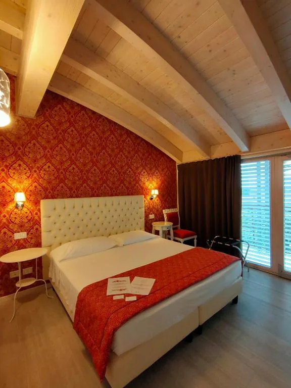 Camera Matrimoniale con Balcone — Nuova Opera Rooms & Apartments