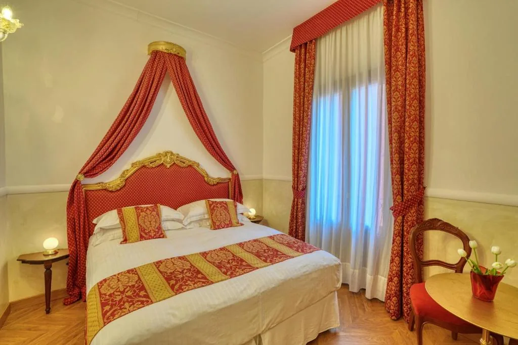 Double Room with Balcony — Palazzo Malipiero Trevisan – Le Tre Dimore D’Epoca