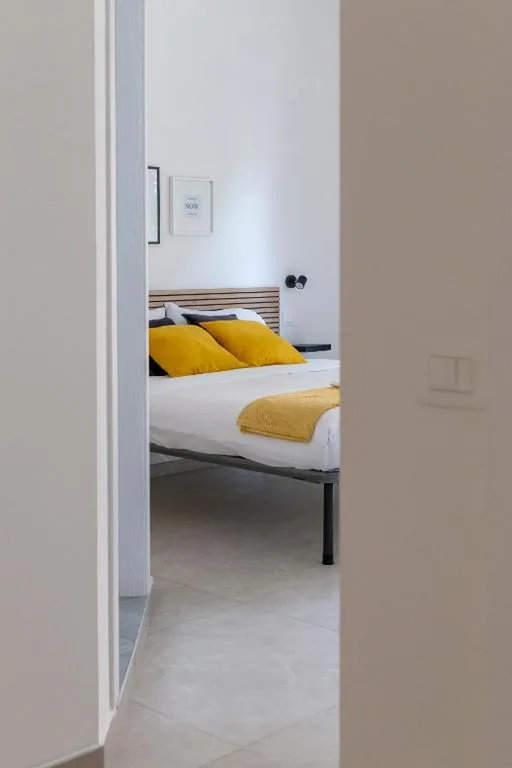 Camera Matrimoniale con Balcone — Shiny Rooms Verona