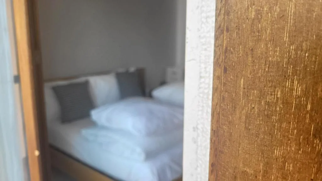Camera Matrimoniale con Balcone — Villa Josefine Lake Front – Adults Only