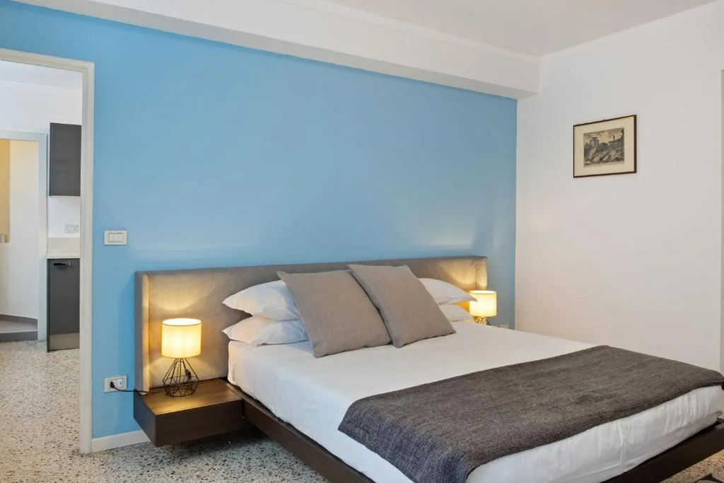 Camera Matrimoniale con Cucina - Edificio Separato — Italianflat – Verona Suite