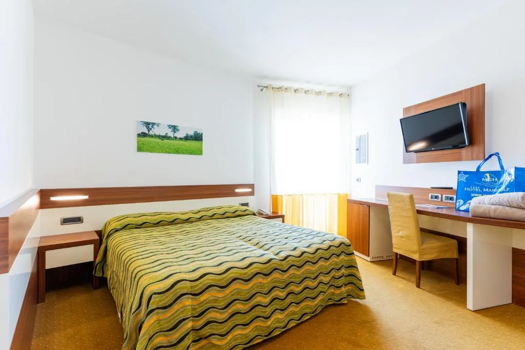 Camera Matrimoniale con Letto Supplementare (3 Adulti) — Hotel Maregolf