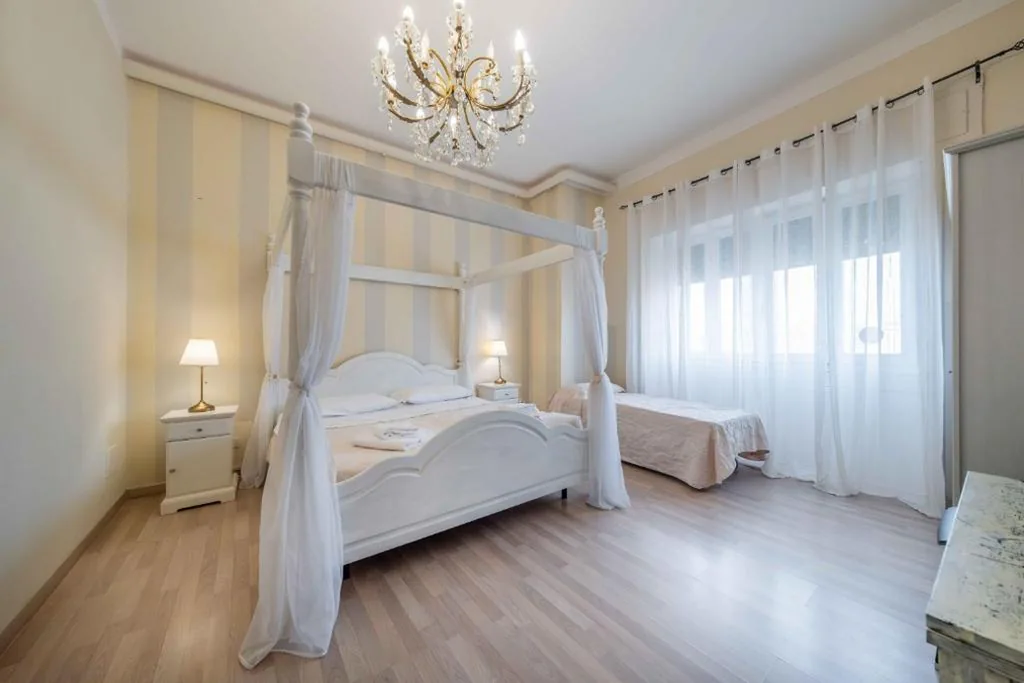 Camera Matrimoniale con Letto Supplementare — Al Filarmonico