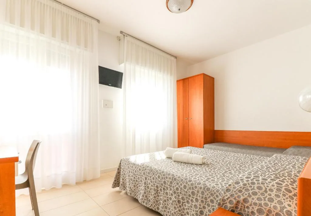 Double Room with Extra Bed — Hotel Jesulum