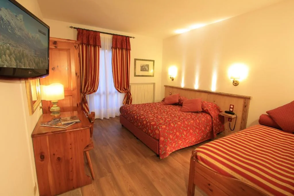 Camera Matrimoniale con Letto Supplementare — Hotel Trieste