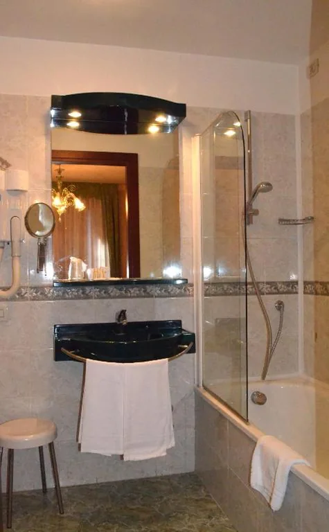 Camera Matrimoniale con Letto Supplementare — Hotel Villa Cipro