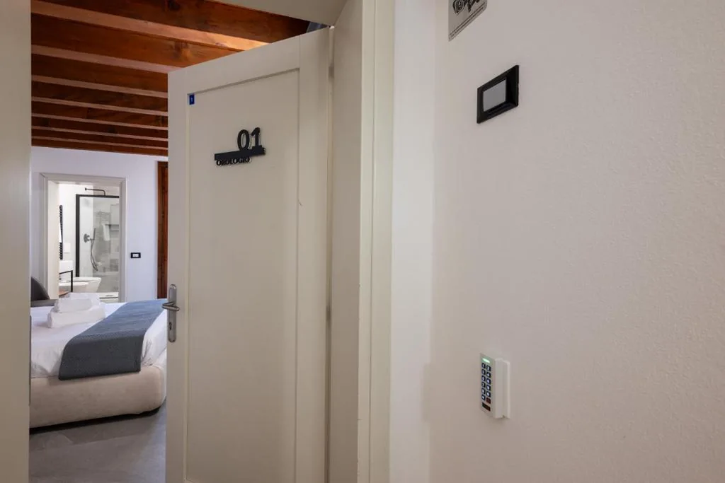 Camera Matrimoniale con Patio — GuestHost – Santo 86 Luxury Rooms