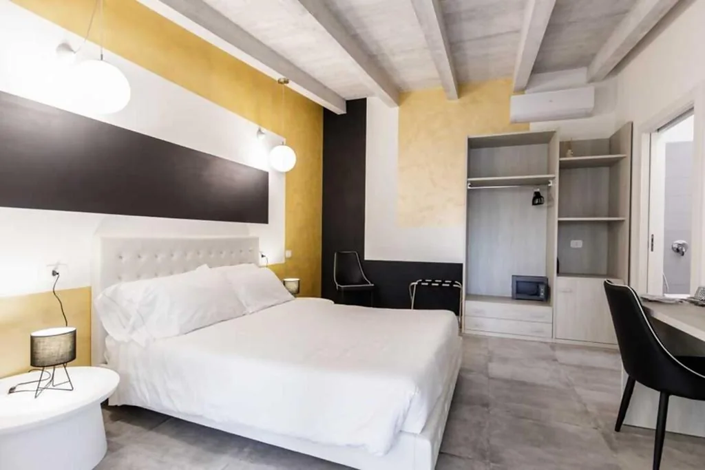 Camera Matrimoniale con Patio — Mincio Relais Rooms & Pool