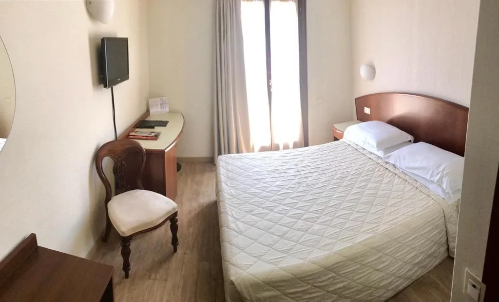 Camera Matrimoniale con Terrazza — Hotel Roma