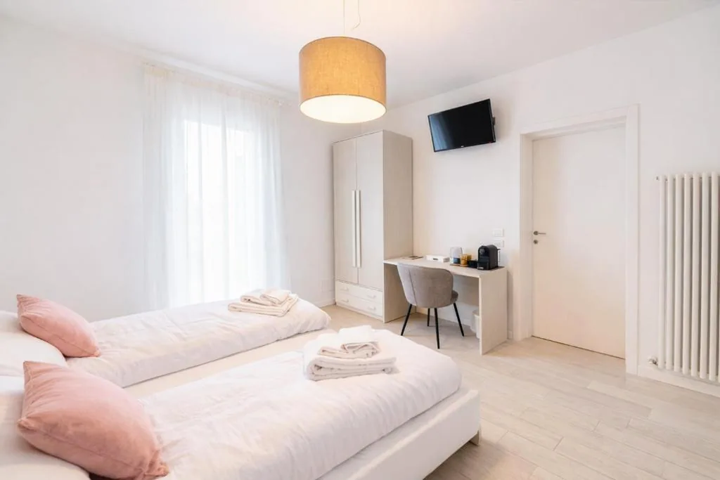 Camera Matrimoniale con Terrazza — Villa Lucchetta – Tre Camere e Appartamento con parcheggio Interno