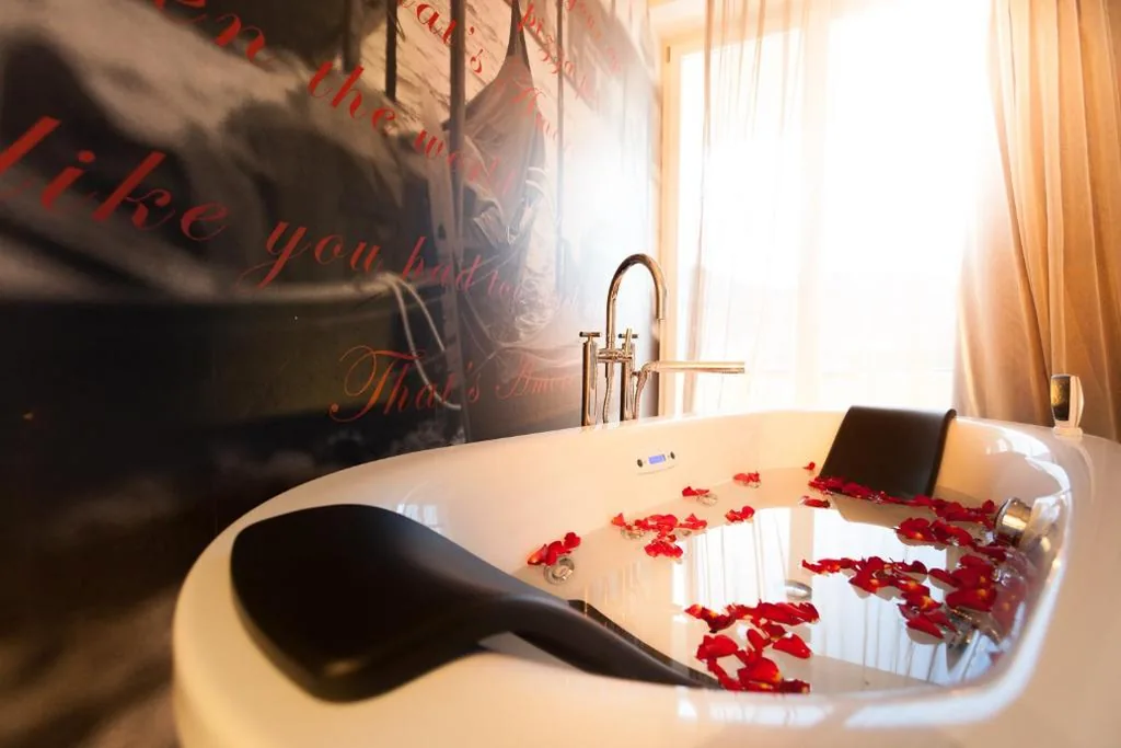 Double Room with Hot Tub — Tobago