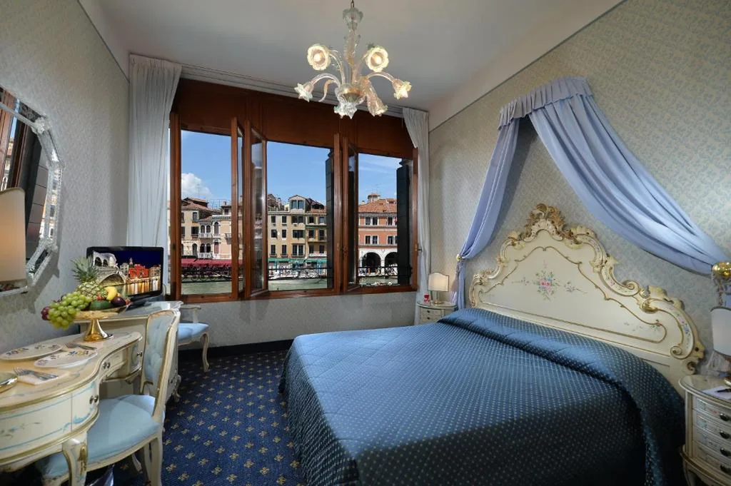 Double Room with Grand Canal View - Non-Smoking — Hotel Rialto