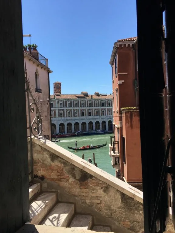 Double Room with Grand Canal View — Palazzo Lion Morosini – Check in presso Locanda Ai Santi Apostoli