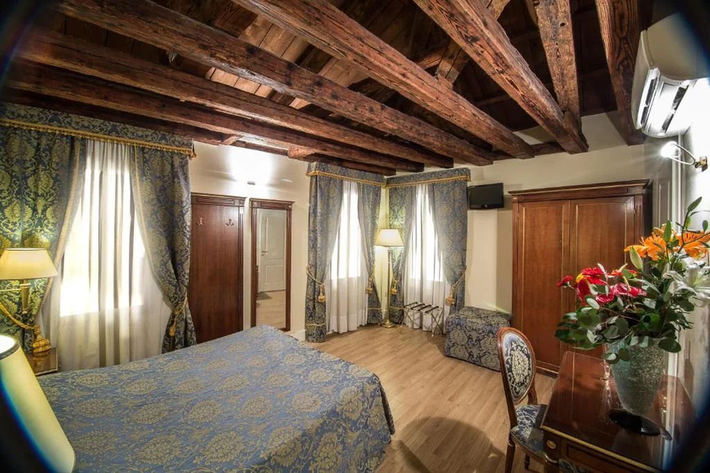Camera Matrimoniale con Vista Canale — B&B Le Marie