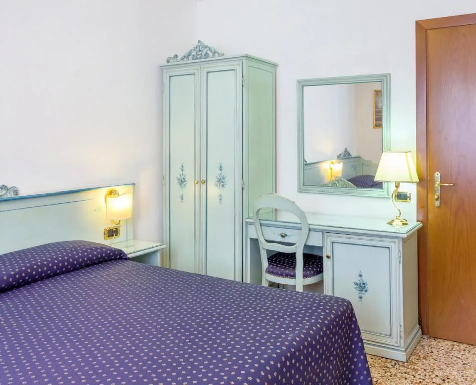 Camera Matrimoniale con Vista Canale — Guesthouse Ca’ San Marcuola 2