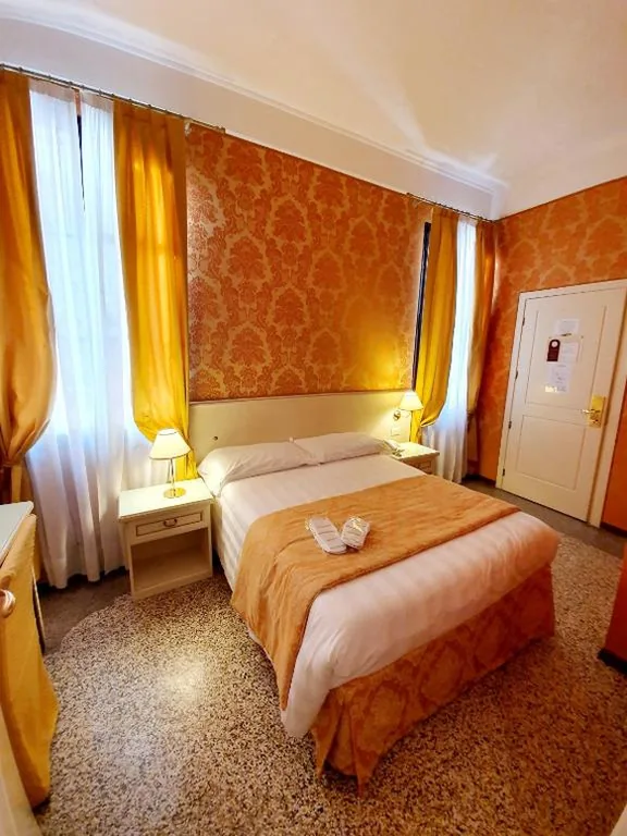Camera Matrimoniale con Vista Canale — Hotel Corte dei Greci