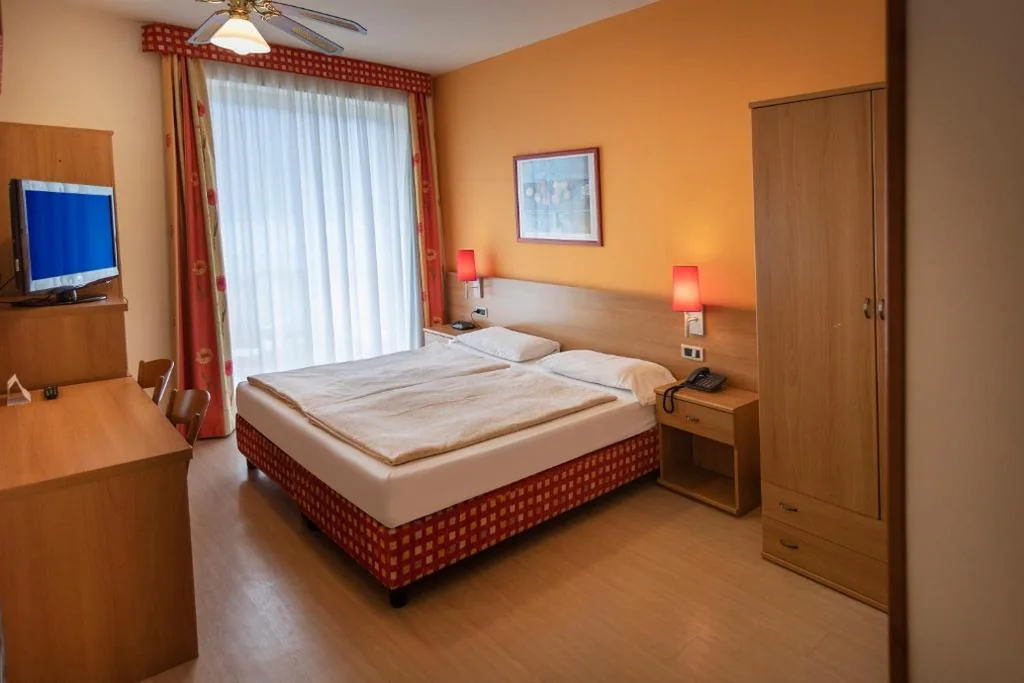 Double Room with Garden View at Villa Ideal — Hotel Ideal