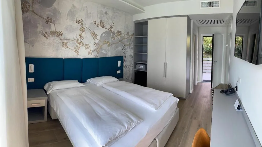 Double Room with Lake View at Villa Silvia — Hotel Ideal