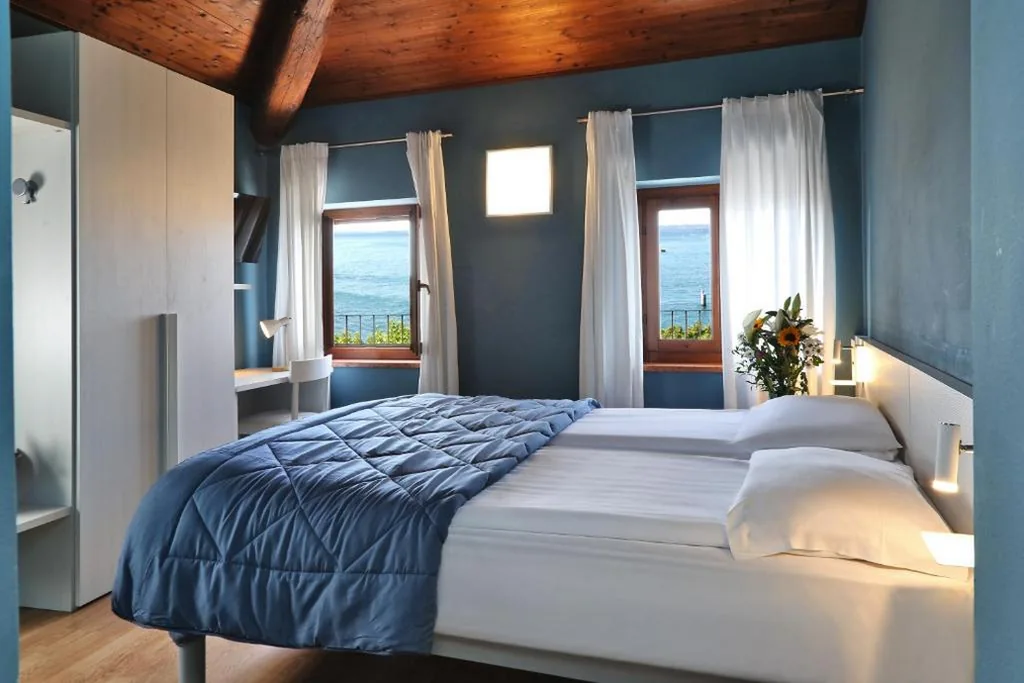Camera Matrimoniale con Vista Lago — Albergo All’Ancora