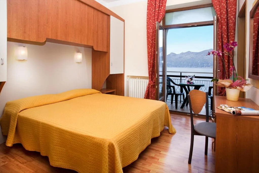 Camera Matrimoniale con Vista Lago e Balcone — Hotel Merano
