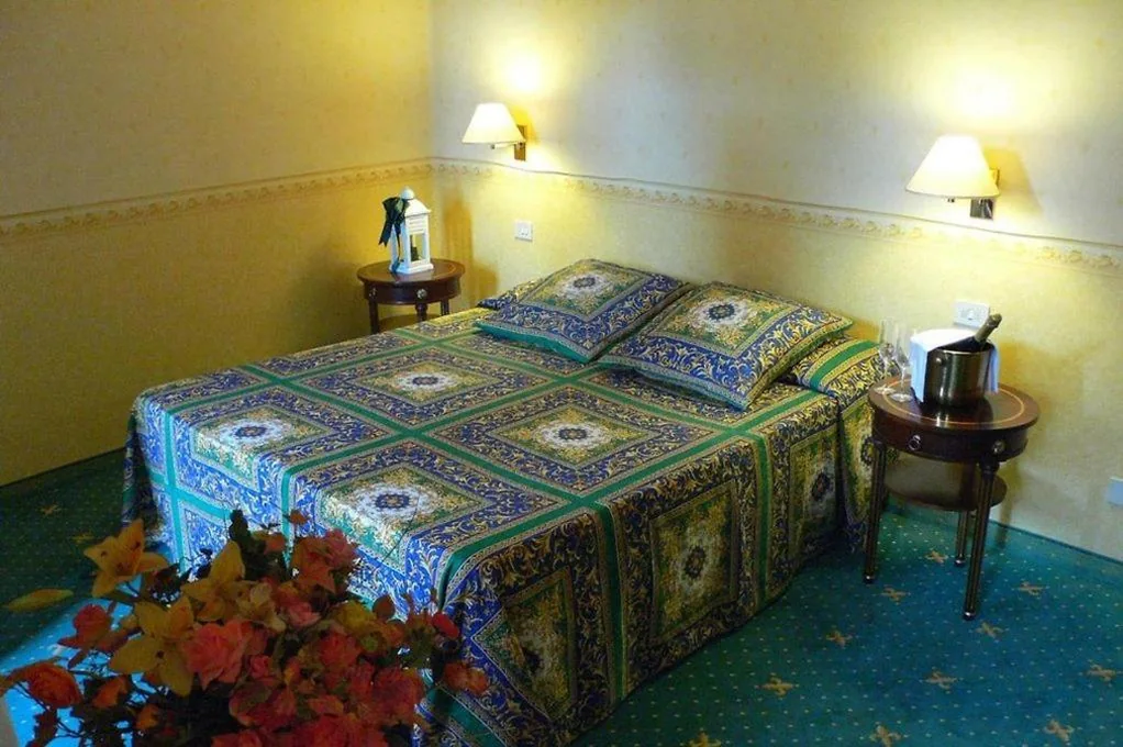 Camera Matrimoniale con Vista Lago — HOTEL ALLA RIVIERA lake view