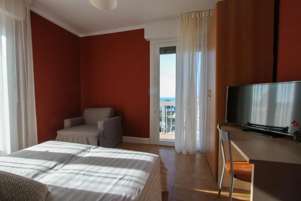 Double Room with Lake View — Hotel Bardolino