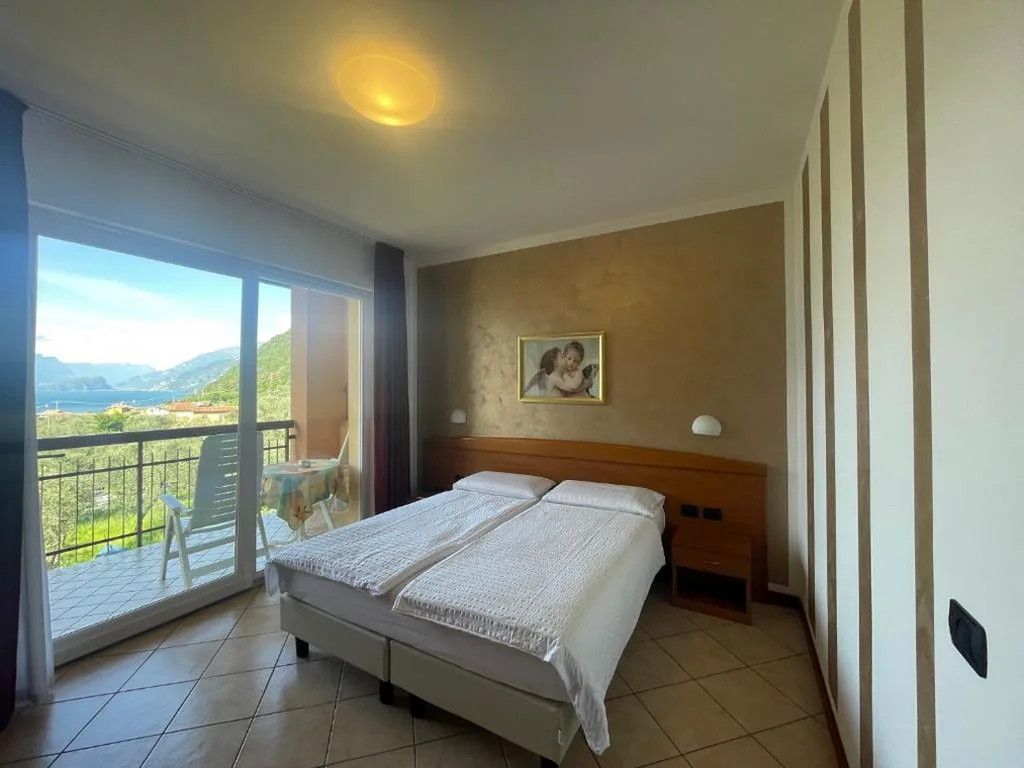 Camera Matrimoniale con Vista Lago — Hotel Casa Chincarini