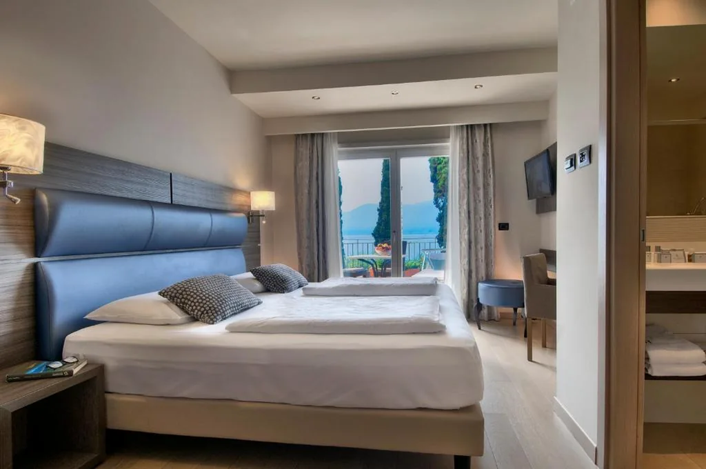 Double Room with Lake View — Hotel Galvani