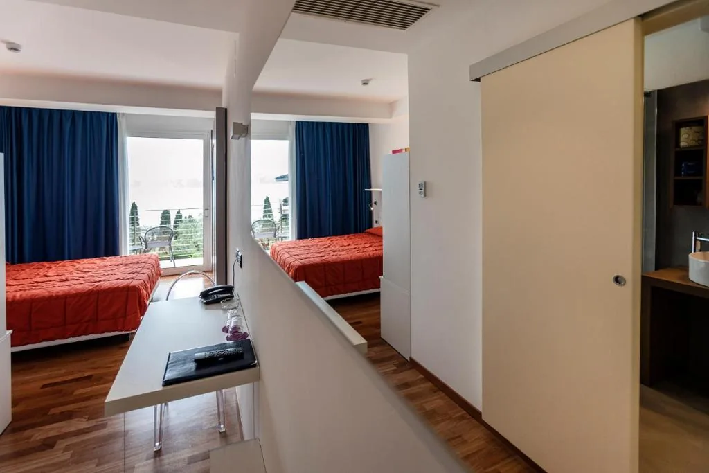 Camera Matrimoniale con Vista Lago — Hotel Internazionale