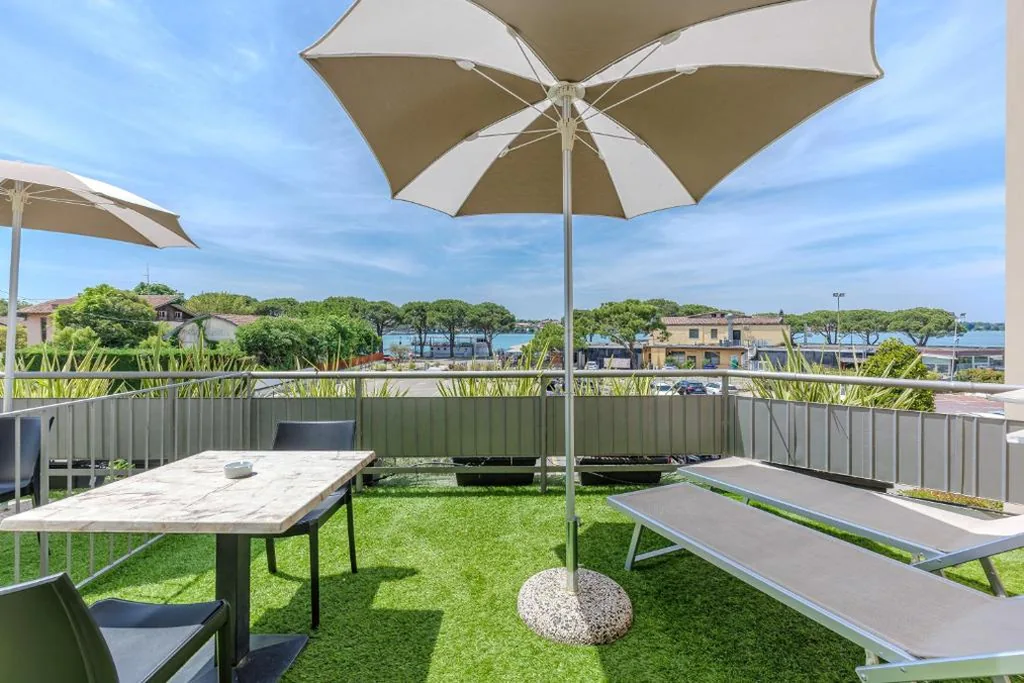 Camera Matrimoniale con Vista Lago — Hotel Ristorante Al Fiore