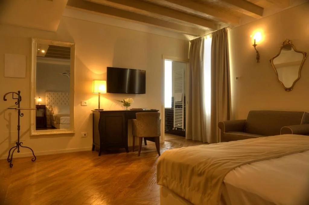 Double Room with Lake View — Le Ali Del Frassino