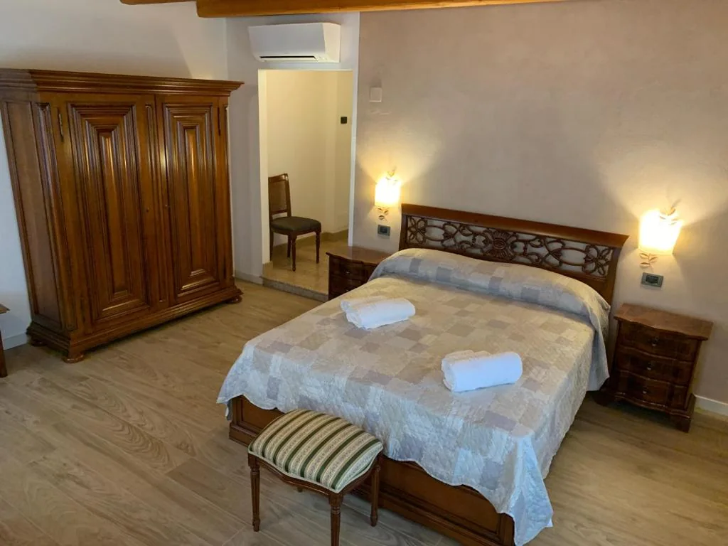 Double Room with Lake View — Villa Vaccari Garda