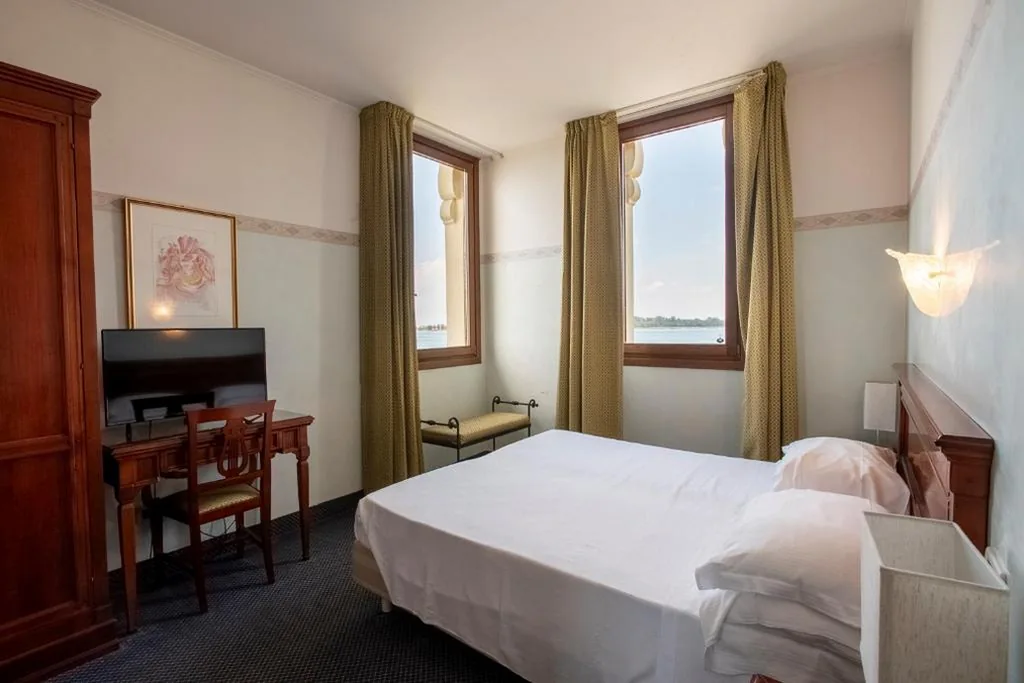 Double Room with Lagoon View — Hotel Russo Palace