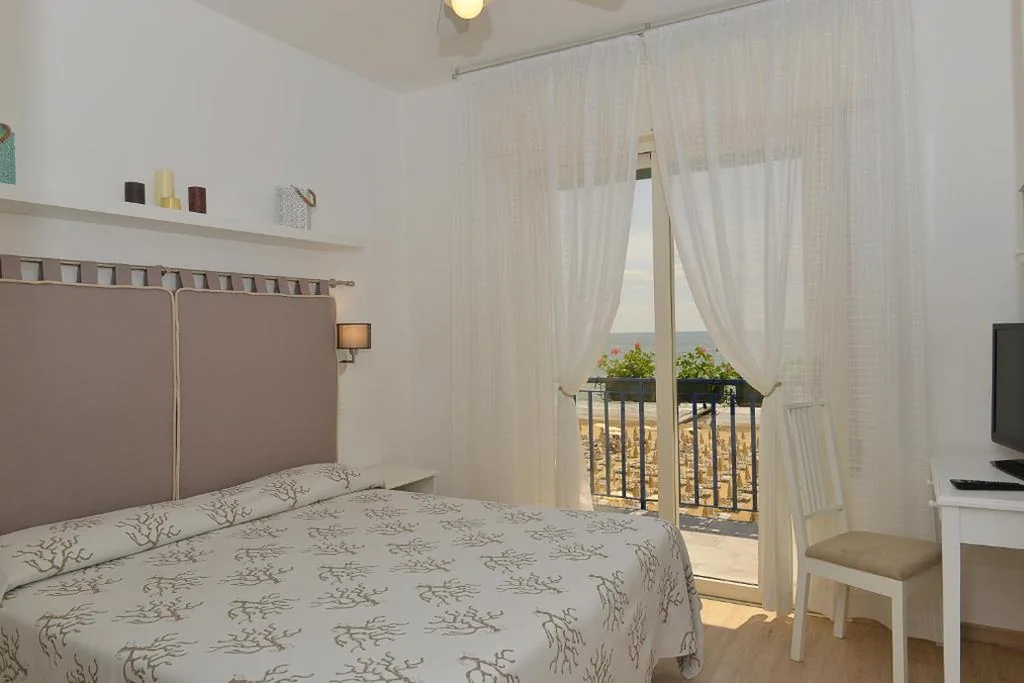 Camera Matrimoniale con Vista Mare — Hotel Conchiglia