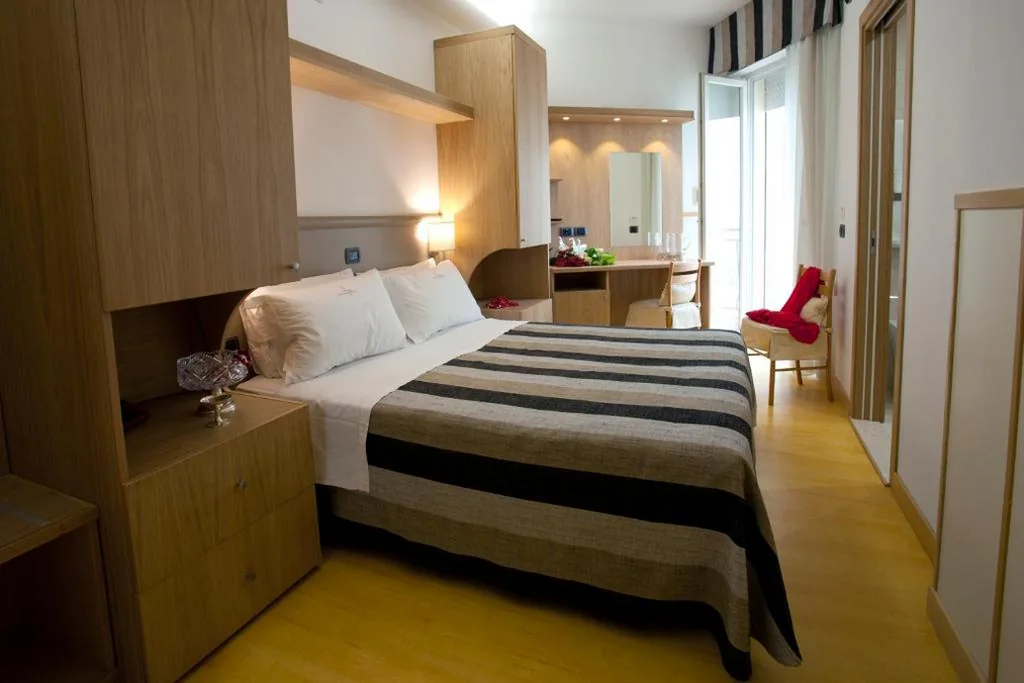 Double Room with Side Sea View — Hotels Vidi Miramare & Delfino