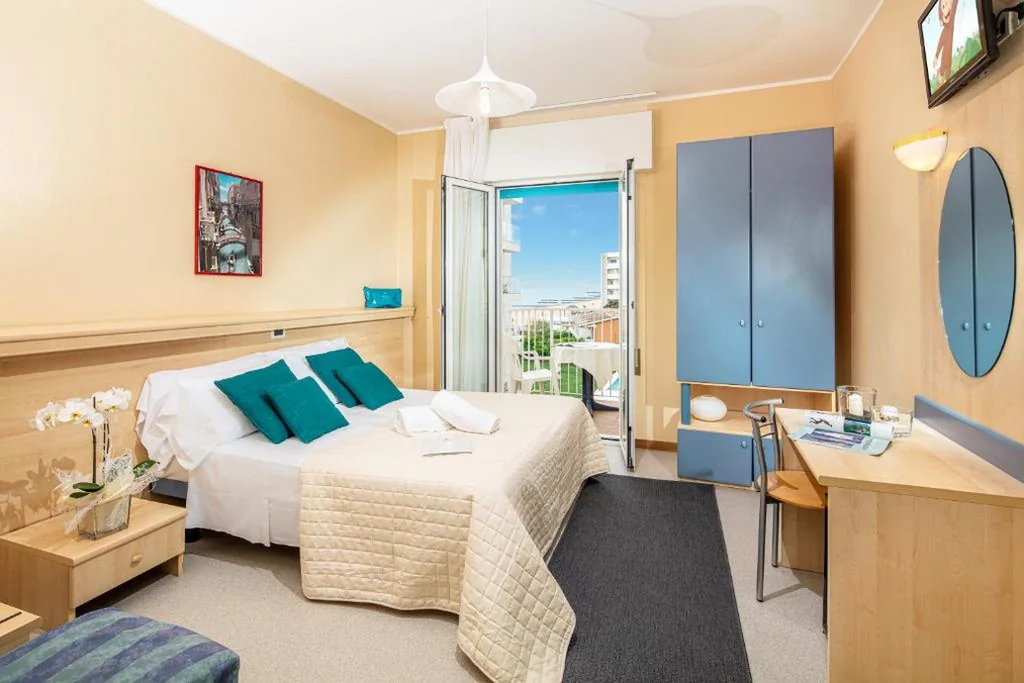 Camera Matrimoniale con Vista Mare Parziale — Hotel Condor