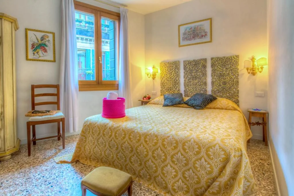 Camera Matrimoniale con Vista Mare — Residenza de l’Osmarin Suites