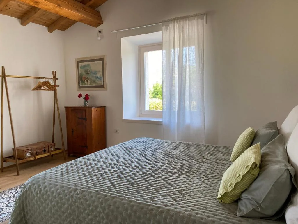 Camera Matrimoniale con Vista Montagna — B&B Casa Trambasore